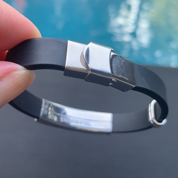 New Men’s Stainless Steel Black Rubber Bracelet - Picture 4 of 7